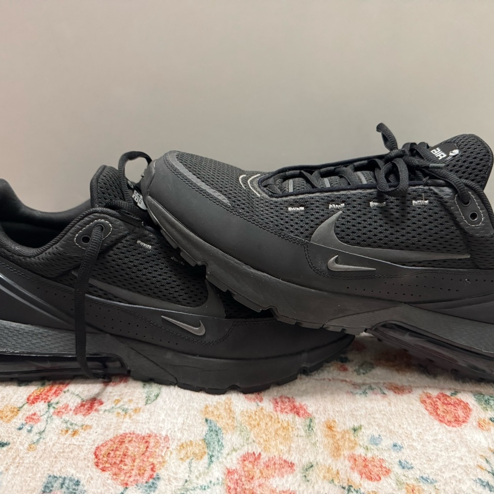 Nike Charcoal and Black Athletic Shoes Size 12